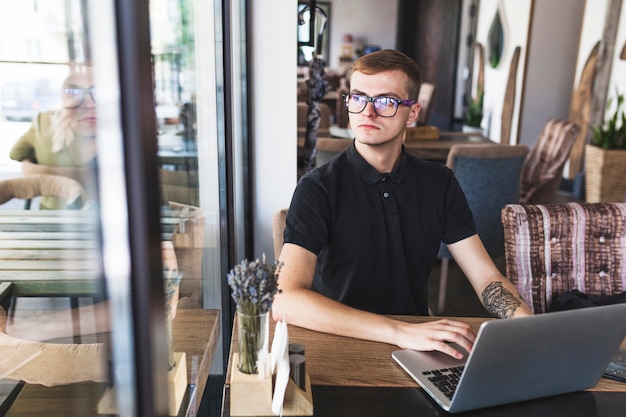 Quel est le salaire d’un développeur web junior en Suisse ?