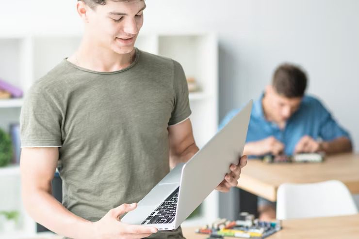 Quel avenir pour les salaires des développeurs no code débutants